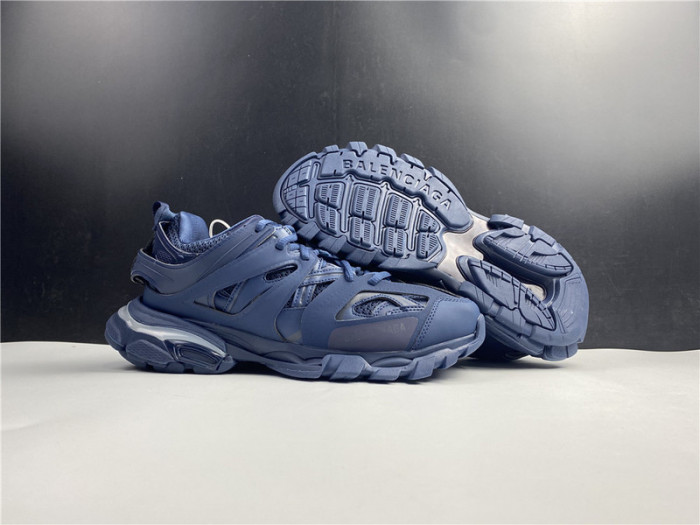 blcg track trainer dark navy lighted 542023 w2la1 4107